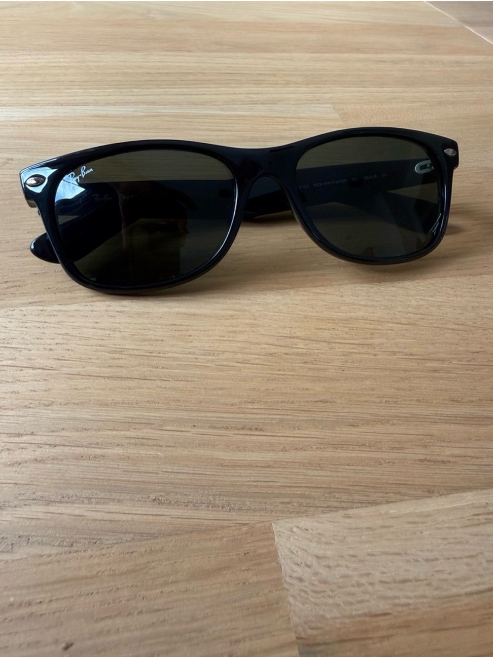 Ray-Ban Black Frame with Dark Green Lenses Sunglasses - Picture 1 of 6